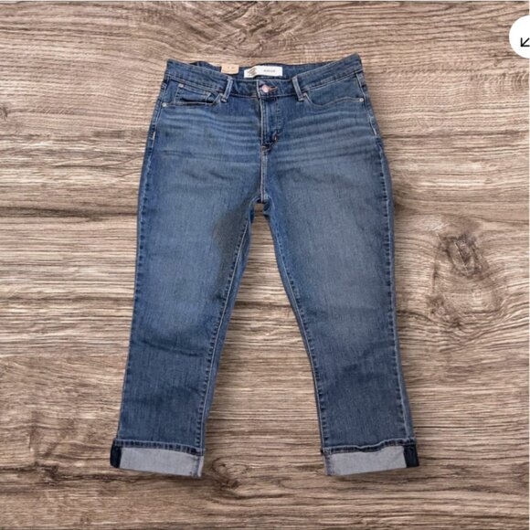 Signature Levi Strauss Jeans Womens Blue Mid Rise Capri Jeans Pants 32x22 Actual - Picture 1 of 9